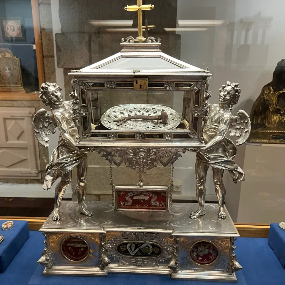 Urna Relicario do Cravo