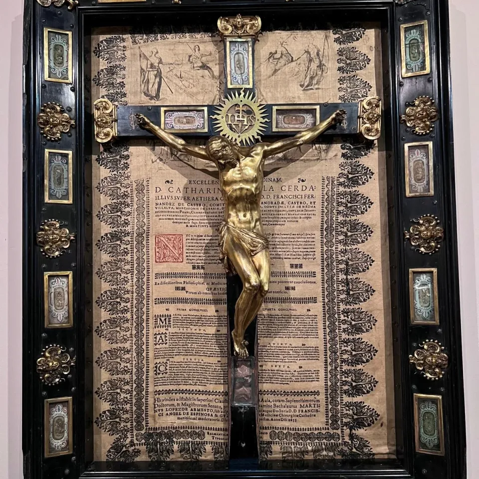 crucificado y tesis