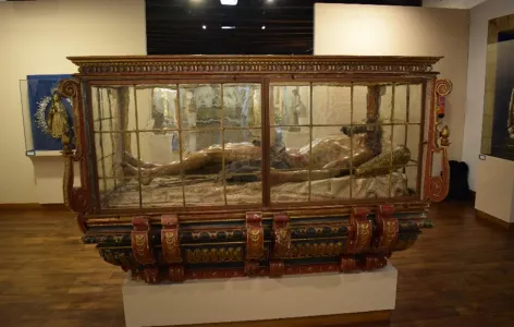 Cristo Xacente. Vista lateral