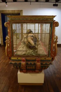 Cristo Xacente. Vista frontal