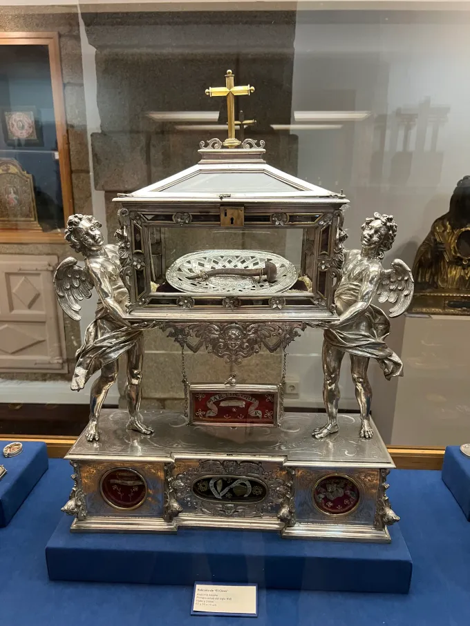 Urna Relicario do Cravo